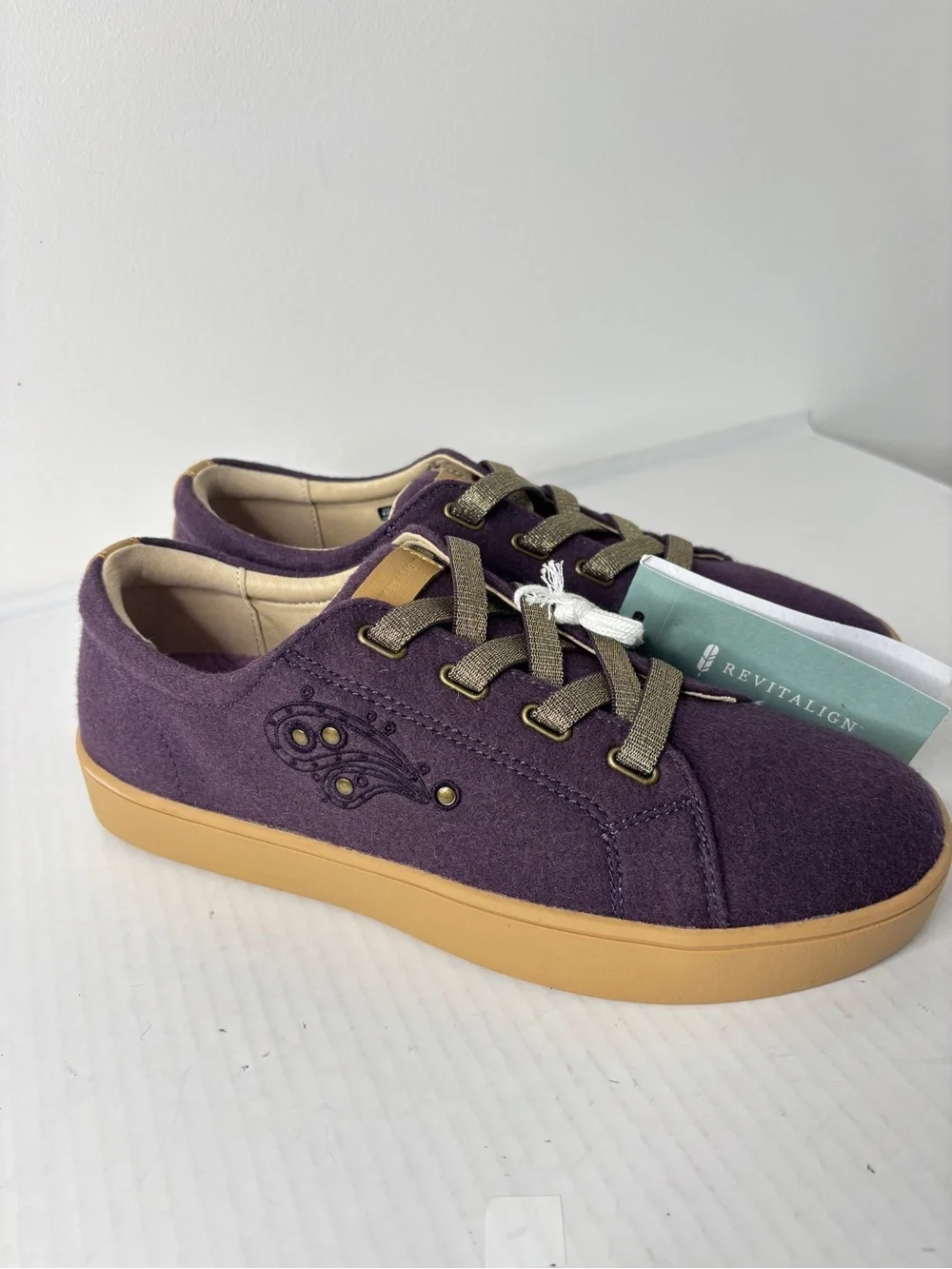 Revitalign Malibu Sparkle Sneakers Shoe Size 9.5 Orthotic Footbed Slip-On NEW!